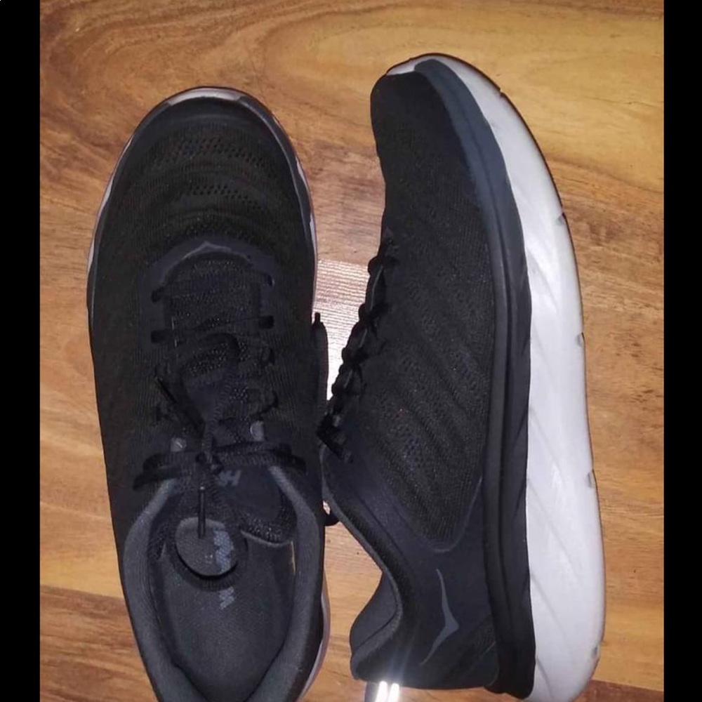 Men’s hoka shoes size 11 wide